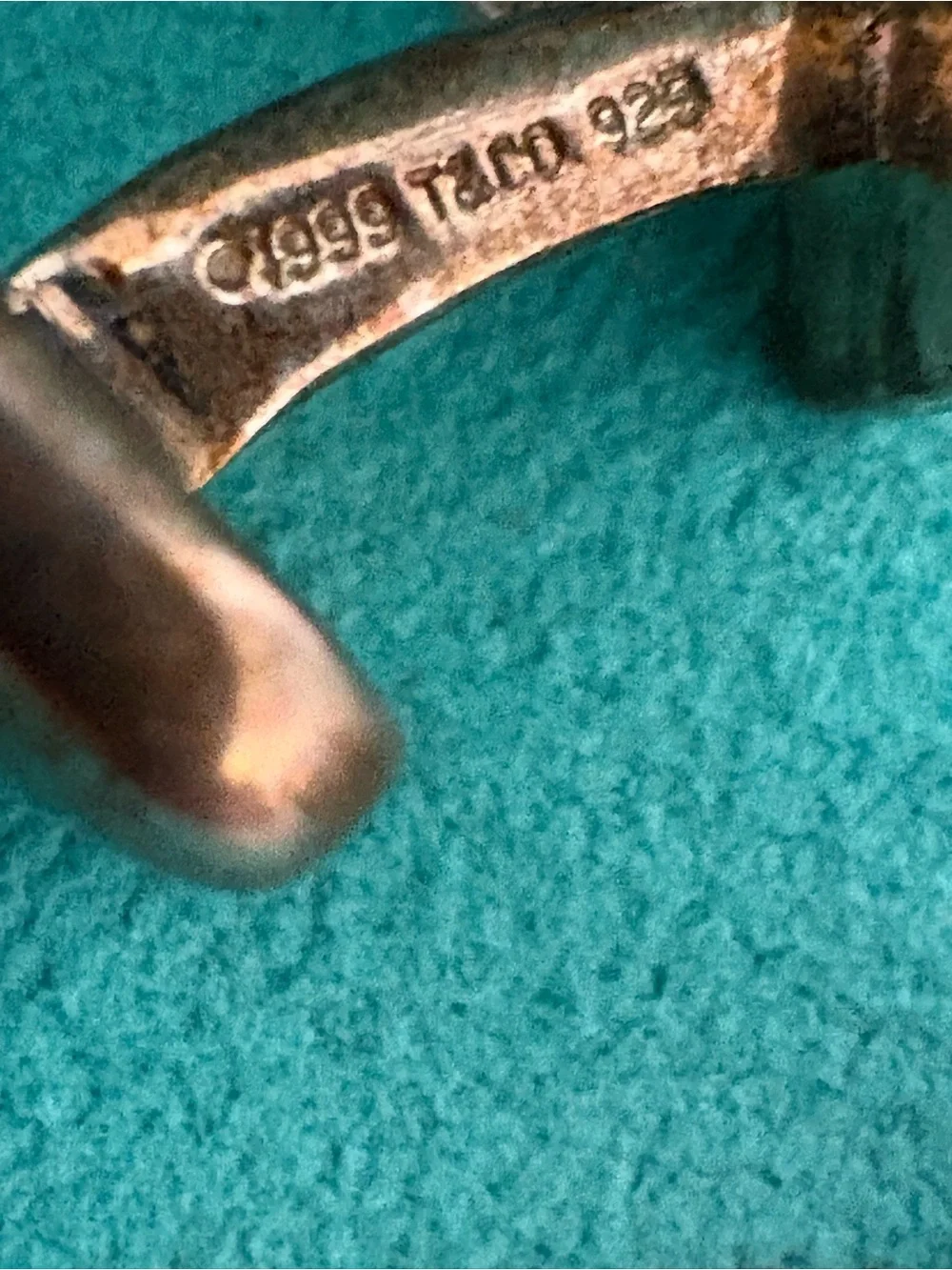 Tiffany & Co. Silver-Tone Men’s Cuff Links with Turquoise Pouch